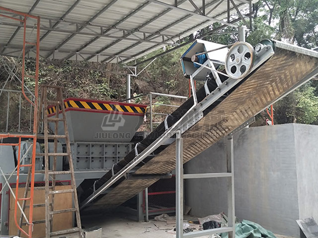 深圳廢舊沙發撕碎處理現場