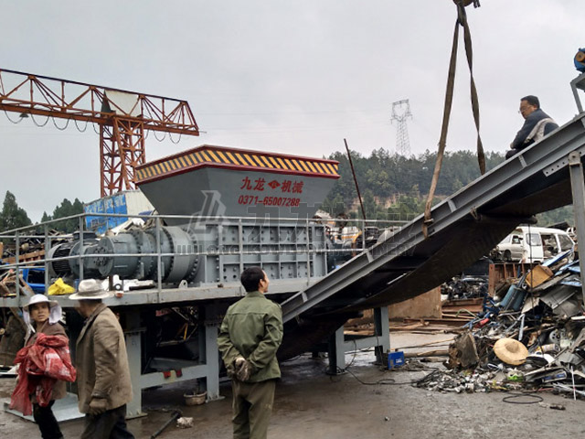 廢舊金屬粉碎現場