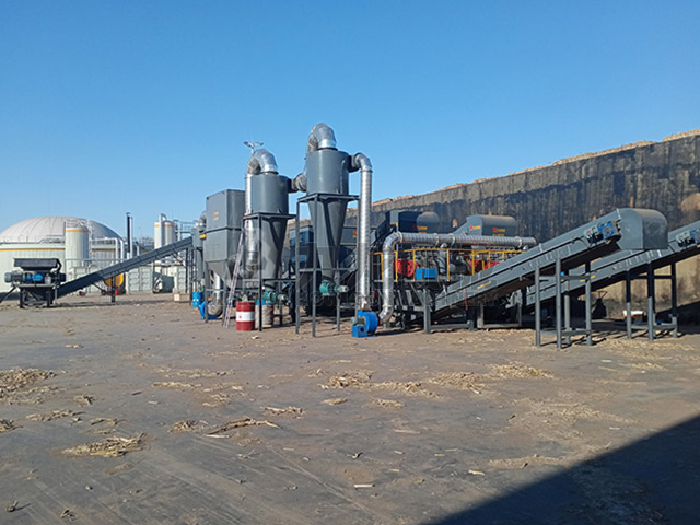 五常秸稈撕碎粉碎生產線現場